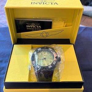 BNIB Invicta pro diver master of the ocean watch, black and green, 52mm.